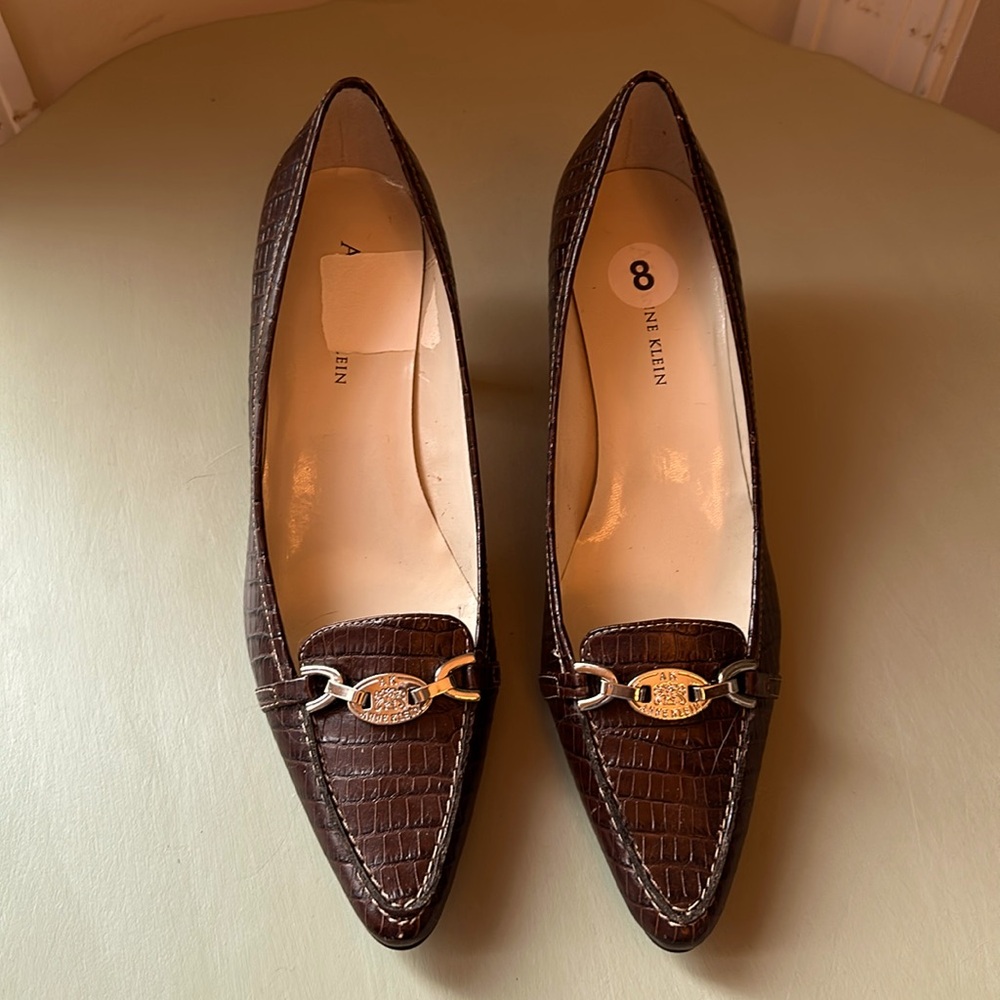 Anne Klein brown leather heels 8